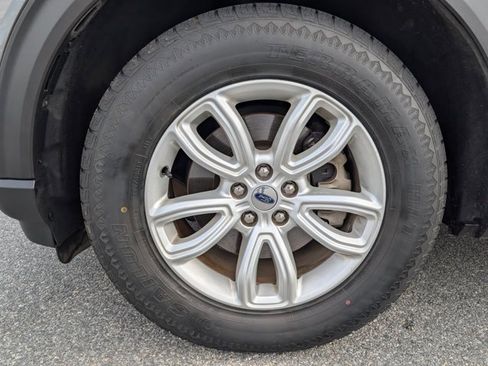 Used 2021 Ford Explorer Base image 13