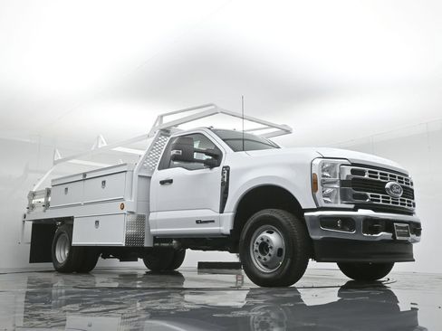 New 2024 Ford F350 XL w/ XL Chrome Package image 39