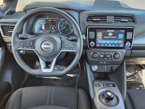 Used 2025 Nissan Leaf S FWD image 3