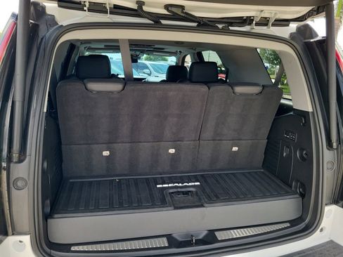 Used 2020 Cadillac Escalade Luxury RWD image 13