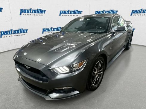 Used 2017 Ford Mustang GT RWD image 1