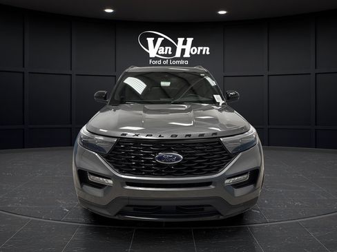 Used 2023 Ford Explorer ST-Line AWD/4WD image 12
