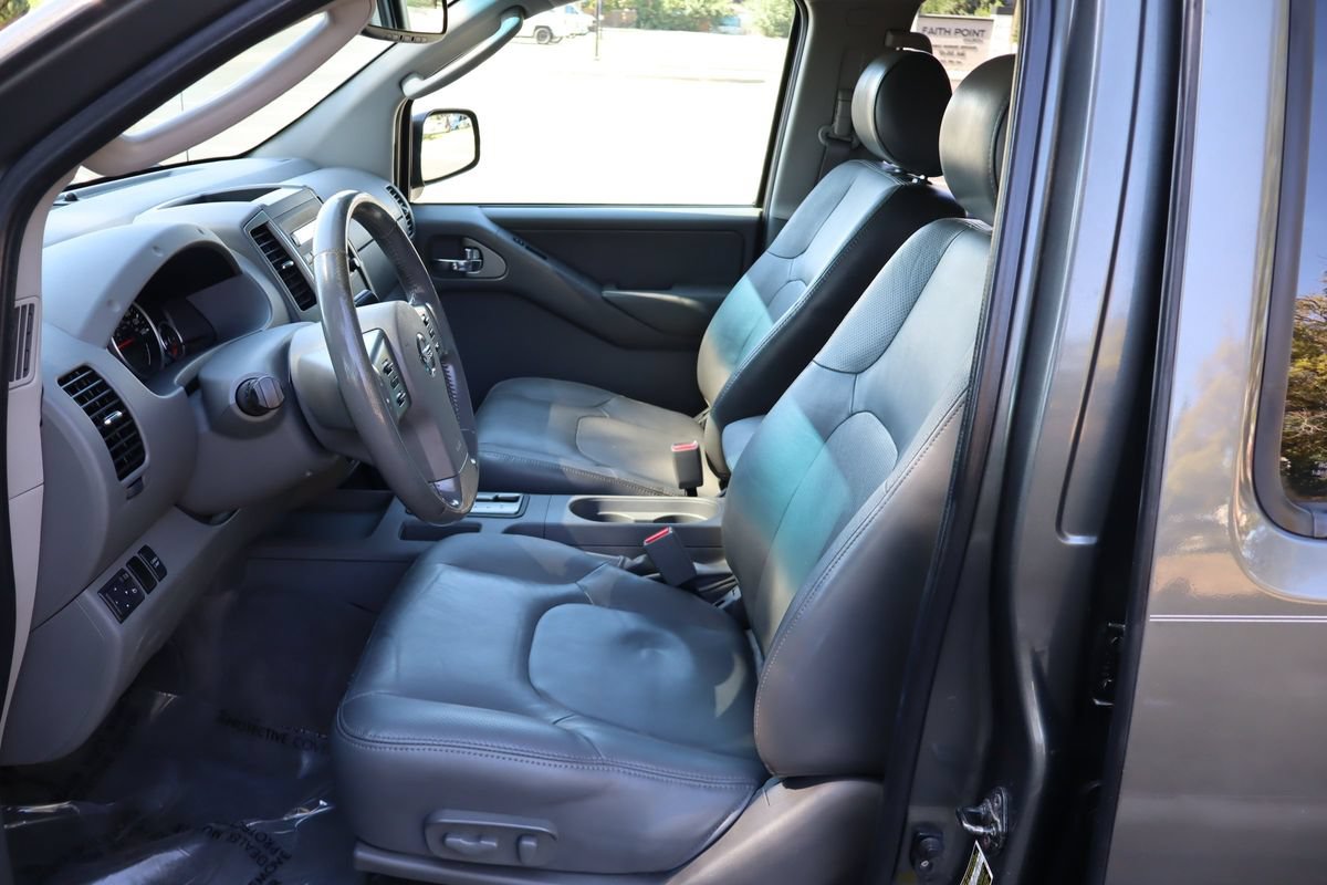 Used 2009 Nissan Frontier LE w/ LE Value Truck Pkg AWD/4WD image 19