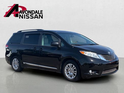 Used 2013 Toyota Sienna XLE FWD image 4
