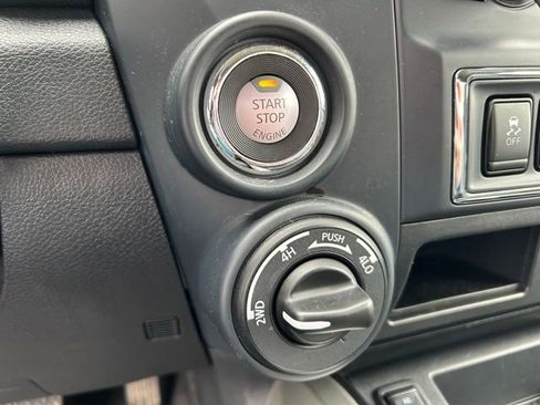 Used 2024 Nissan Titan SV w/ SV Convenience Package AWD/4WD image 26