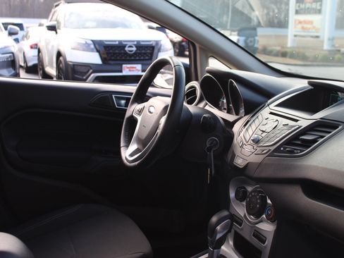 Used 2016 Ford Fiesta SE image 28