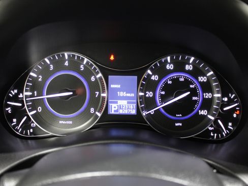 Used 2011 INFINITI QX56 4WD w/ Deluxe Touring Pkg image 14