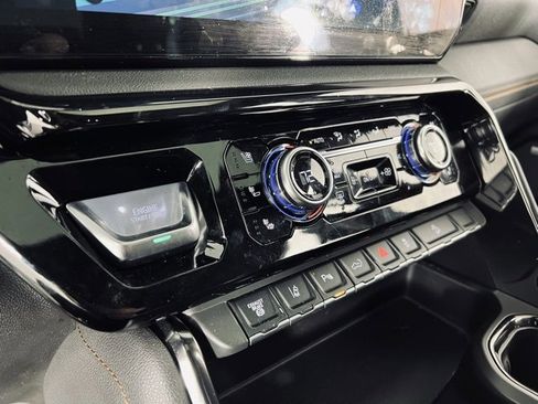 Used 2025 GMC Sierra 2500 AT4 w/ AT4 Premium Plus Package image 30