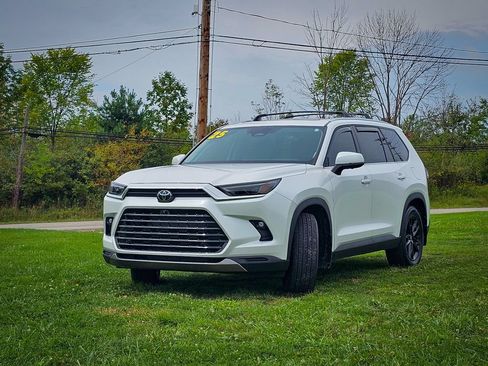 Used 2025 Toyota Grand Highlander AWD image 7