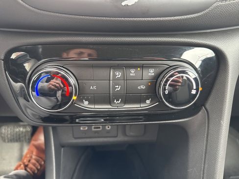 Used 2022 Buick Encore GX Preferred w/ Cold Weather Comfort Package image 25