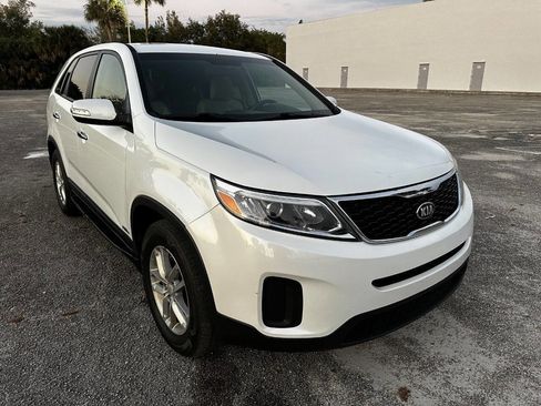 Used 2015 Kia Sorento LX image 4