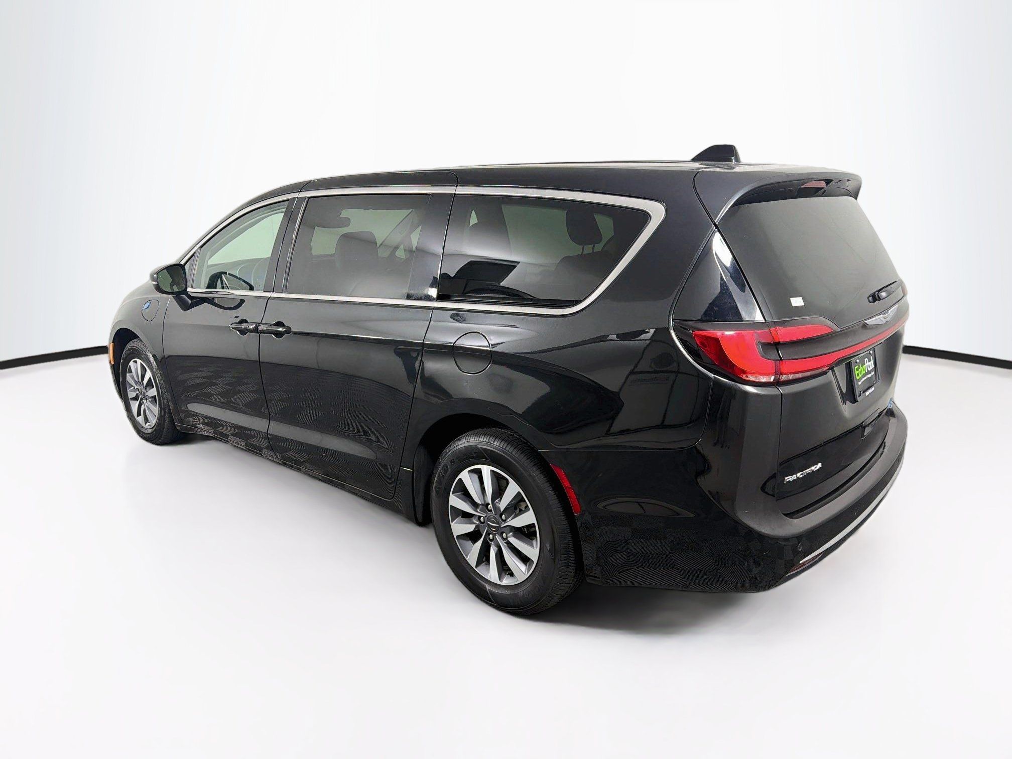 Used 2023 Chrysler Pacifica Touring-L FWD image 5