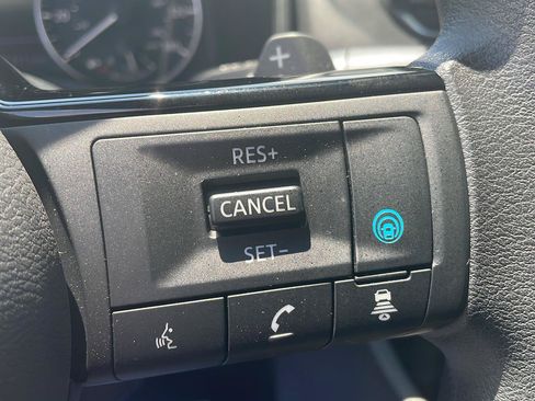 Used 2023 Nissan Rogue SV AWD/4WD image 16