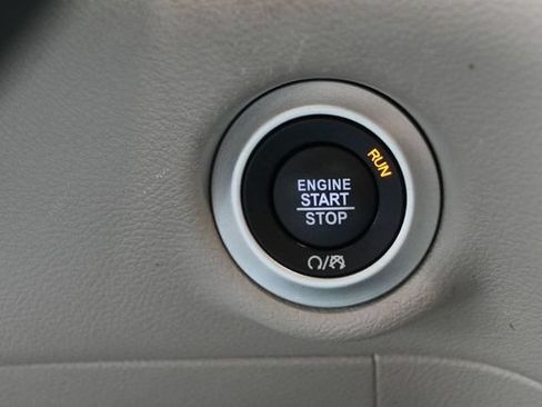 Used 2023 Chrysler Pacifica Touring-L FWD image 22