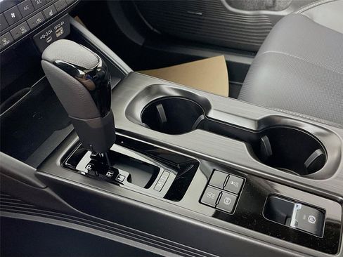 New 2026 Subaru Outback Limited AWD/4WD image 18