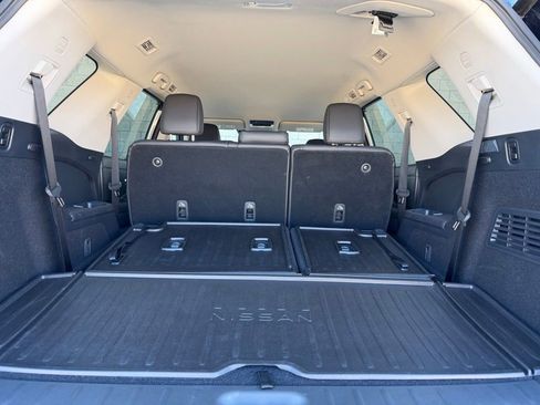 Used 2025 Nissan Pathfinder SL w/ Cargo Package image 11