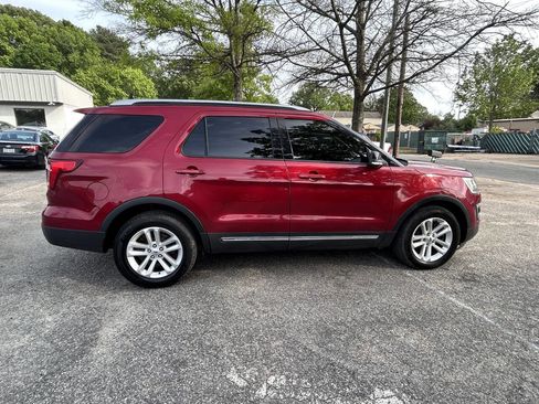 Used 2016 Ford Explorer XLT FWD image 9