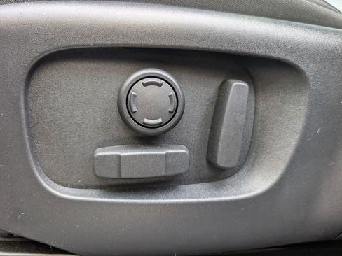 Used 2025 Land Rover Range Rover Evoque Dynamic SE image 27