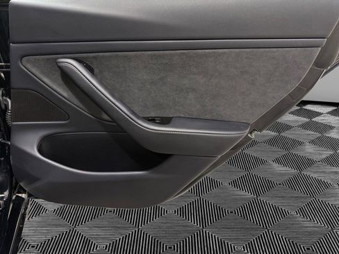 Used 2018 Tesla Model 3 Long Range RWD image 16