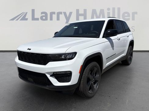 New 2025 Jeep Grand Cherokee Limited w/ Black Appearance Package image 4