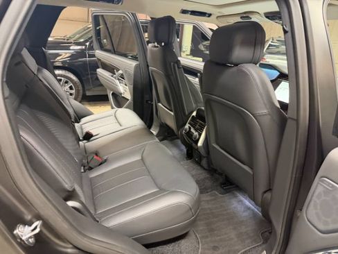 Used 2025 Land Rover Range Rover SE AWD/4WD image 28