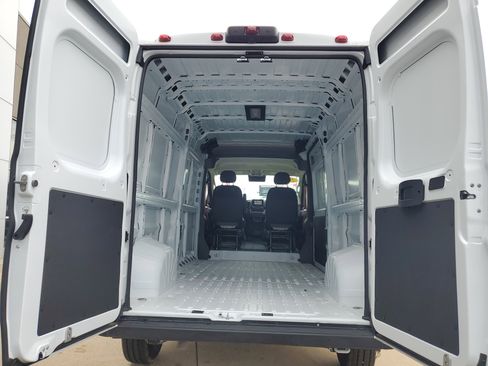 Used 2025 RAM ProMaster 2500 w/ Convenience Group image 23
