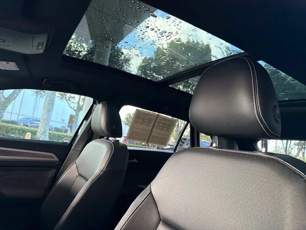 Used 2021 Volkswagen Atlas Cross Sport SE w/ Panoramic Sunroof Package FWD image 17
