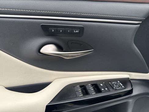 Certified 2024 Lexus ES 300h w/ Luxury Package image 14