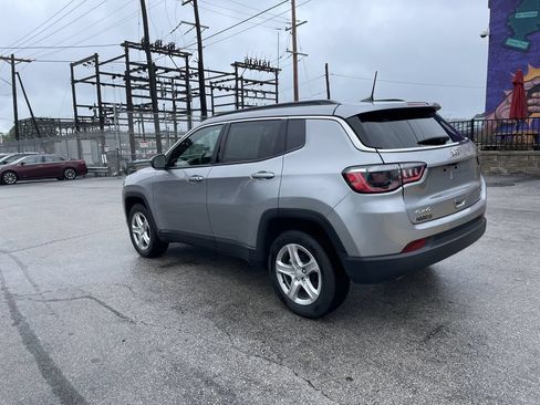 Used 2024 Jeep Compass Latitude AWD/4WD image 3