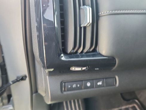 Used 2025 Nissan Pathfinder SV image 13