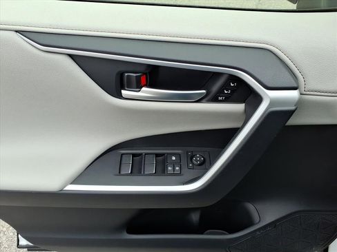 Used 2025 Toyota RAV4 Limited image 16