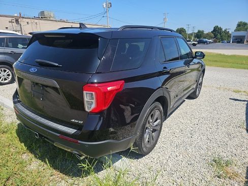 Used 2022 Ford Explorer XLT w/ Equipment Group 202A AWD/4WD image 9