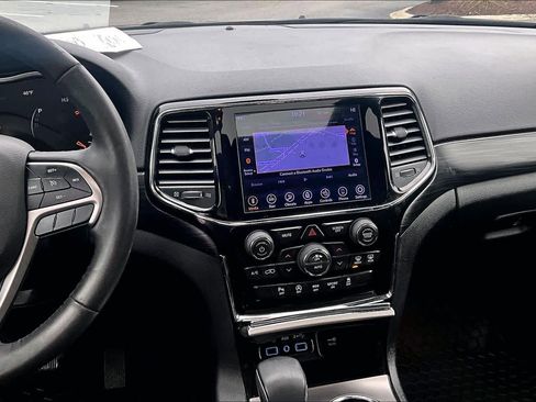 Used 2020 Jeep Grand Cherokee Altitude image 6