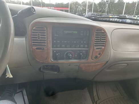 Used 2002 Ford F150 XLT image 17