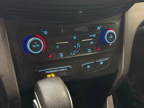 Used 2019 Ford Escape SE image 19