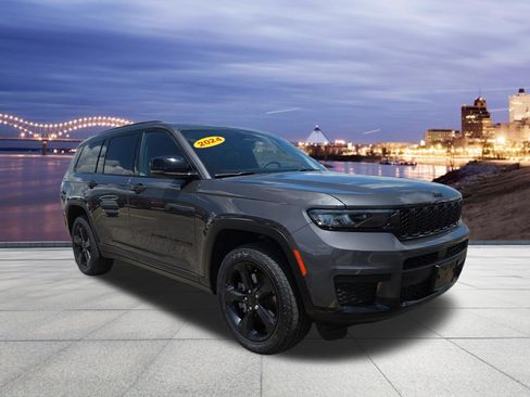 Used 2024 Jeep Grand Cherokee L Laredo RWD image 4