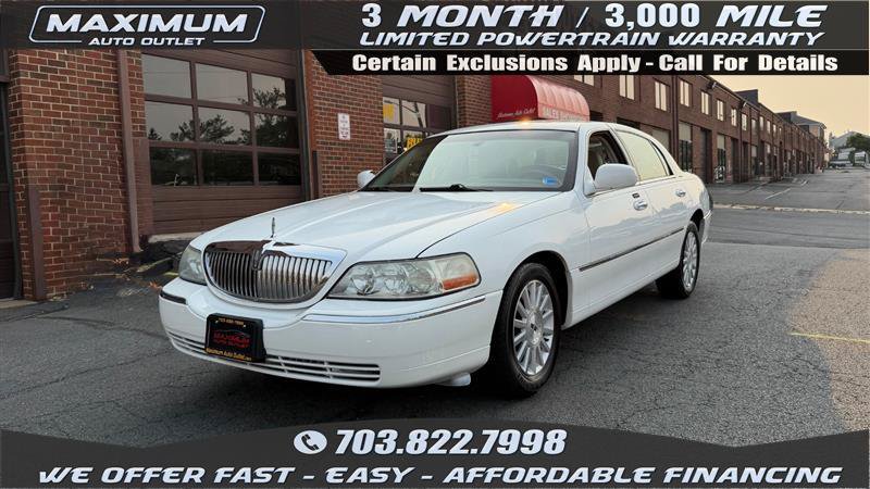 Used 2003 Lincoln Town Car Executive RWD image 1