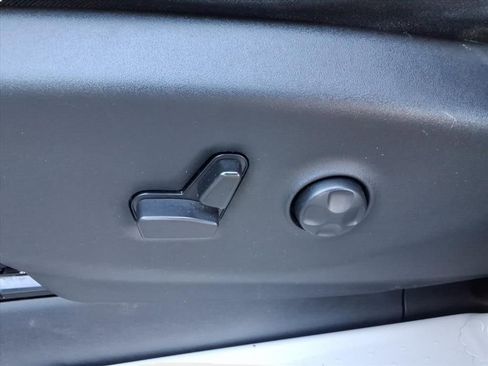 Certified 2024 Chrysler Pacifica Touring-L image 12