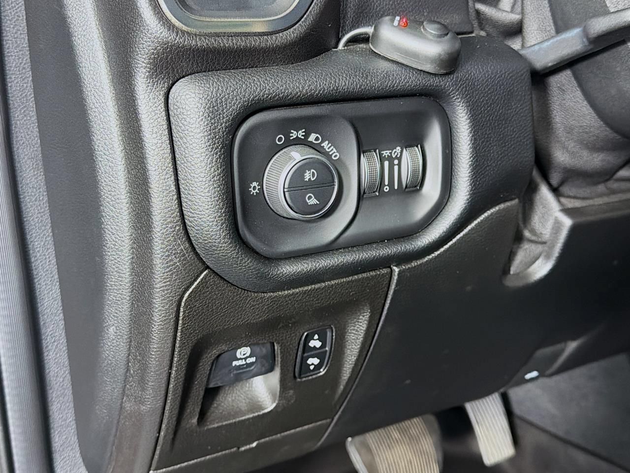 Used 2019 RAM 1500 Sport w/ Leather & Sound Group AWD/4WD image 38