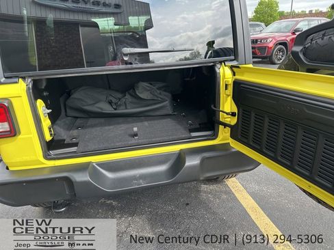 Used 2024 Jeep Wrangler Unlimited Sport AWD/4WD image 11