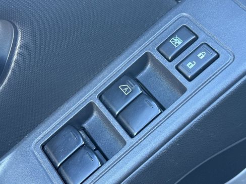 Used 2023 Nissan Frontier SV image 13