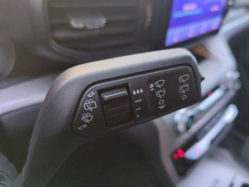 Used 2023 Ford Explorer XLT image 27