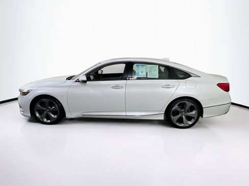 Used 2018 Honda Accord Touring image 8