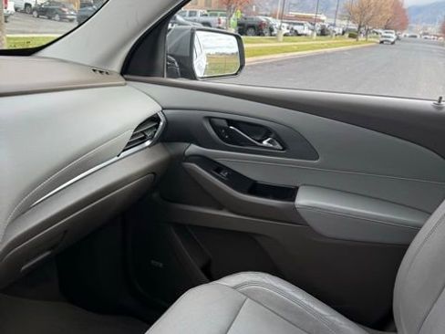 Used 2020 Chevrolet Traverse Premier image 32