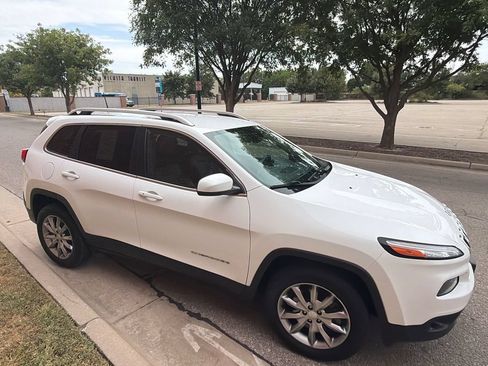 Used 2018 Jeep Cherokee Limited AWD/4WD image 4
