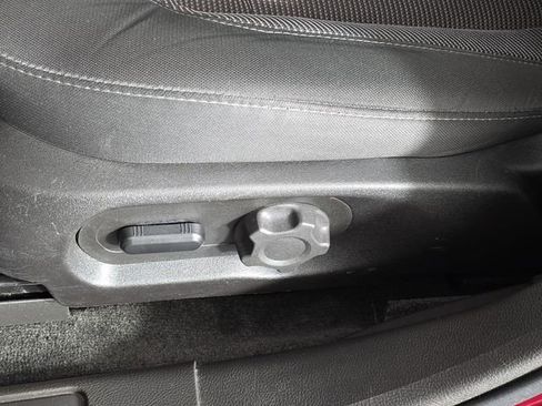 Used 2017 Ford Taurus SEL image 33