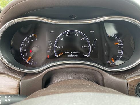 Used 2017 Jeep Grand Cherokee Overland w/ Jeep Active Safety Group AWD/4WD image 18