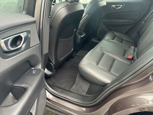 Certified 2025 Volvo XC60 B5 Plus AWD/4WD image 6