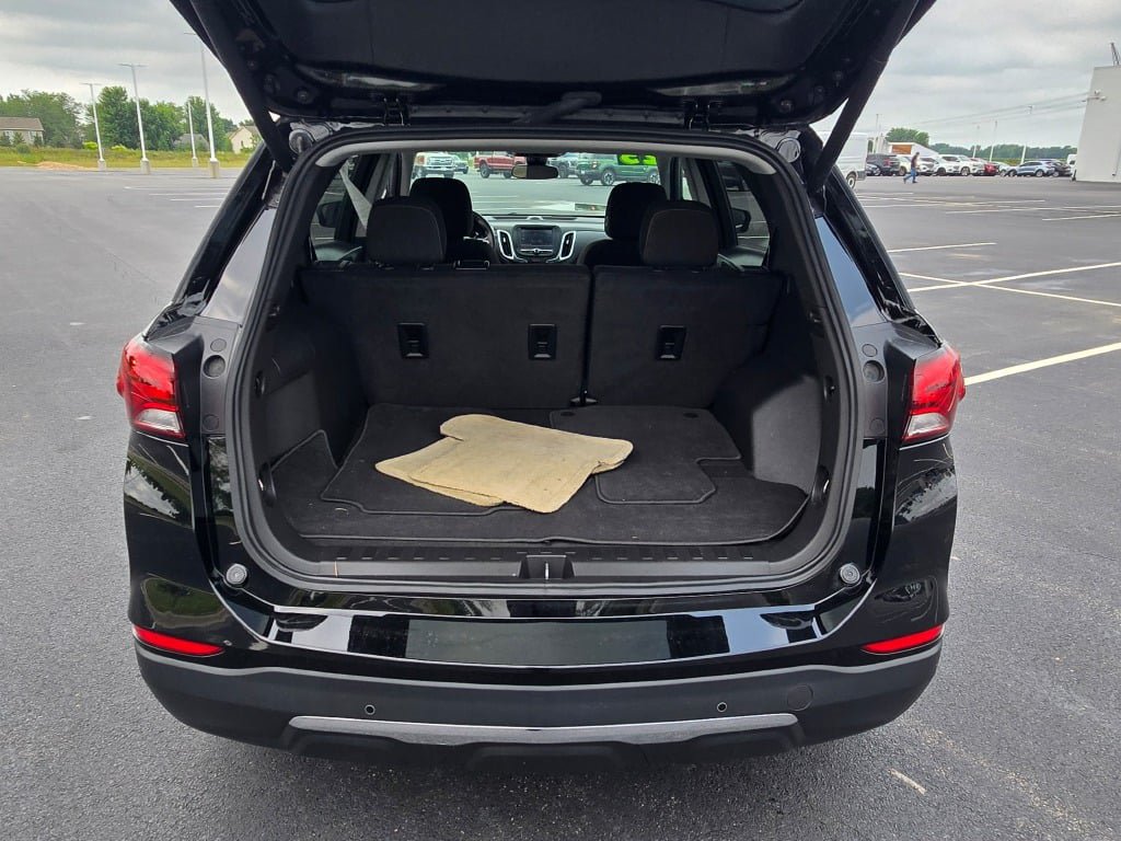 Used 2023 Chevrolet Equinox LT FWD image 12