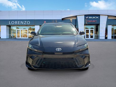 Used 2025 Toyota Camry SE FWD image 2